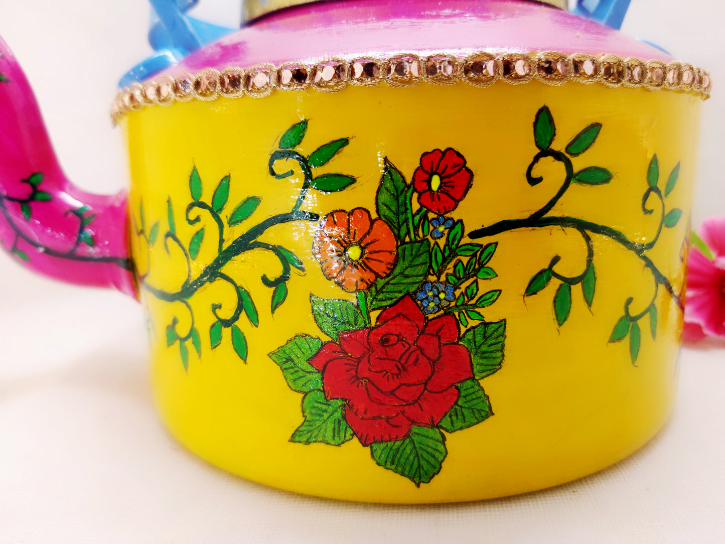 Kettle - Handpainted Flower Design with Tea Cups - Ahaeli